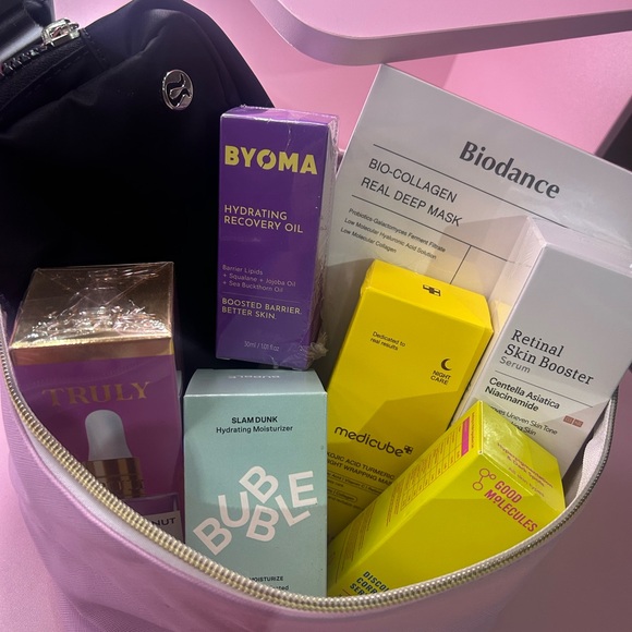 9 pieces! Skincare Set and Lulu crossbody bundle - Picture 2 of 5